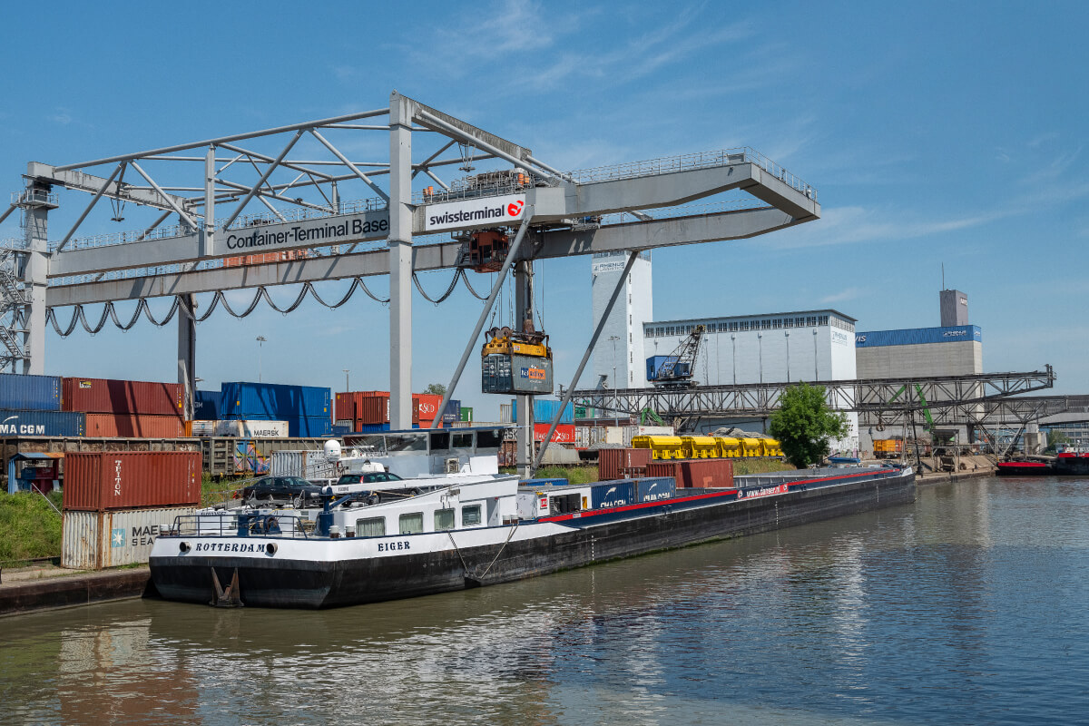 Swissterminal erweitert Intermodal-Service um neuen Binnenschiffsdienst nach Rotterdam und Antwerpen